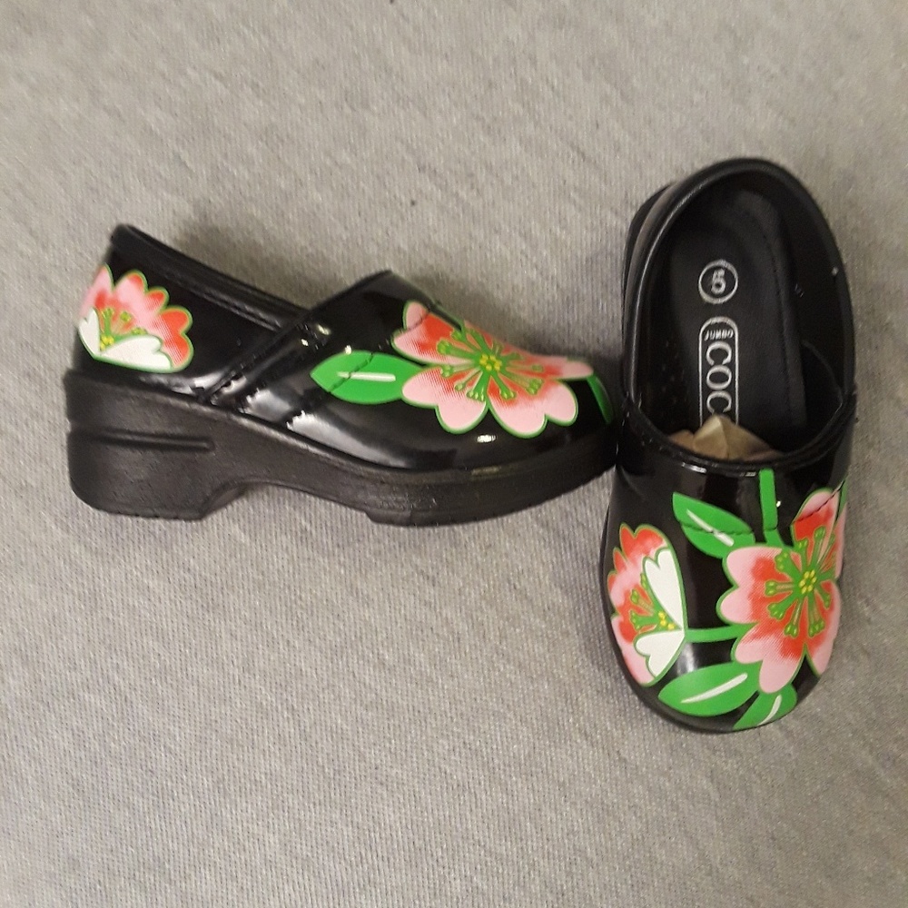 Girls Clogs - Picture 3 of 6